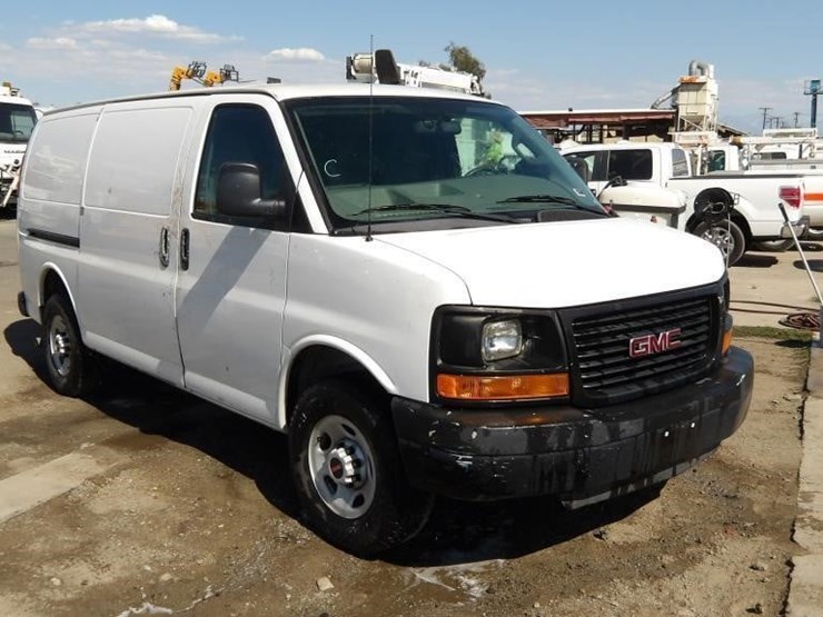 2016-utility-van-image-2