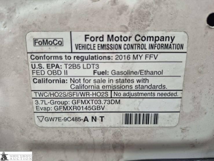2016-ford-explorer-image-17