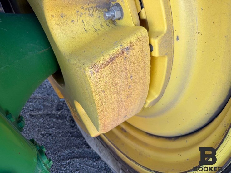 2011-john-deere-8360r-tractor-image-57