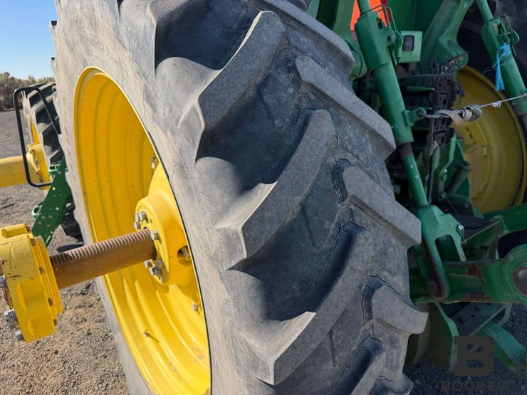 2011-john-deere-8360r-tractor-image-40