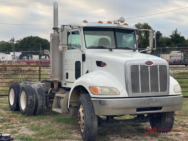 2006-peterbilt-335-image-1
