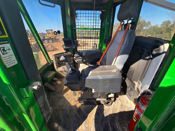 2019-john-deere-6-image-40