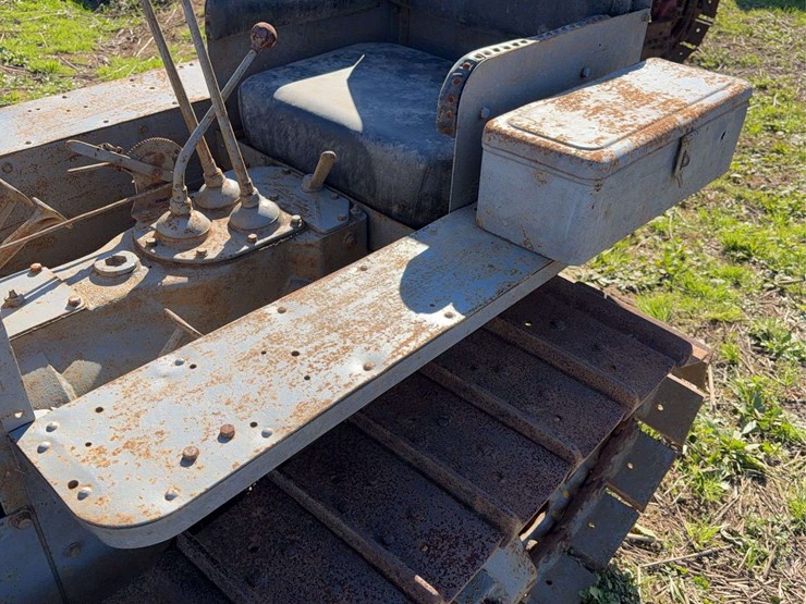 caterpillar-ten-image-34