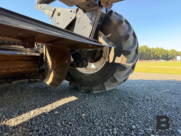 2016-macdon-m155e4-windrower-image-35