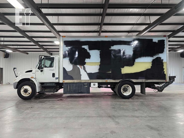 2011-international-durastar-4300-image-5
