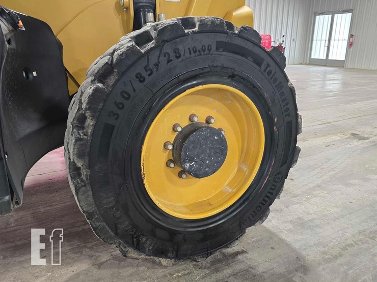 2018-caterpillar-tl1055d-image-24