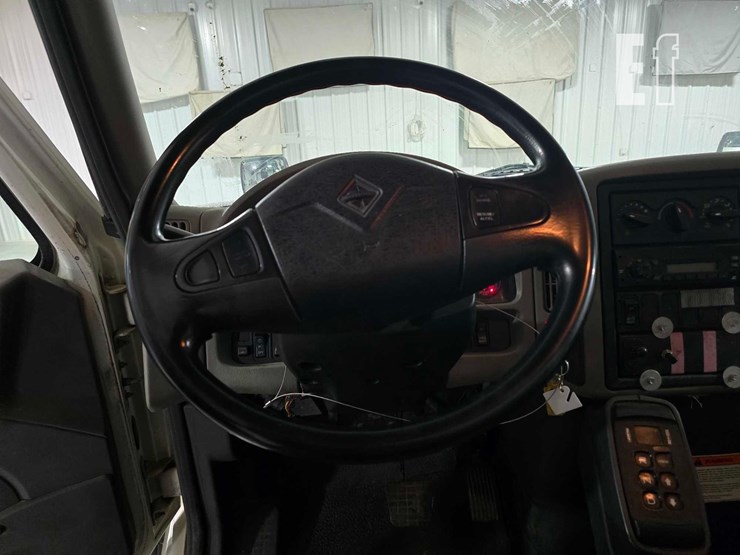 2011-international-durastar-4300-image-10