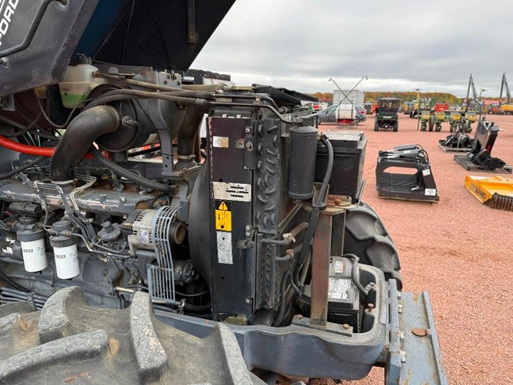 new-holland-8160-image-34