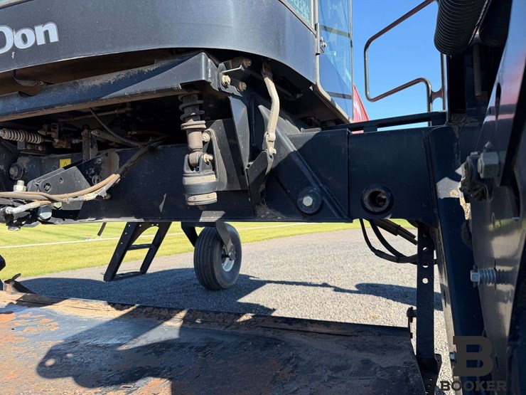 2016-macdon-m155e4-windrower-image-31