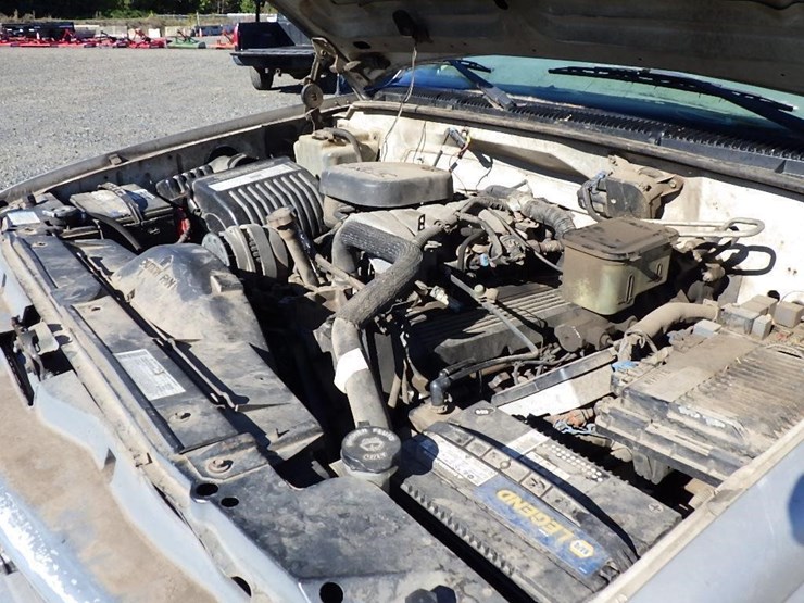 2000-gmc-3500-image-15