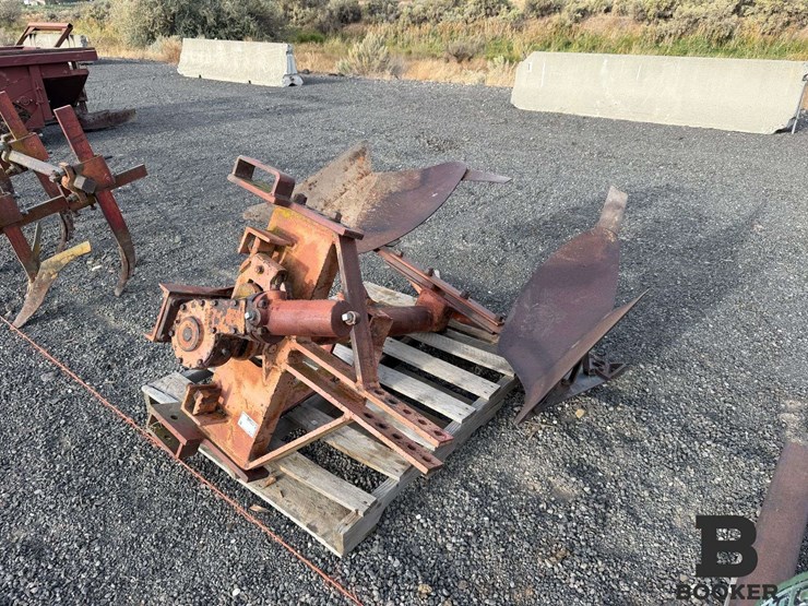 single-bottom-roll-over-plow-image-2
