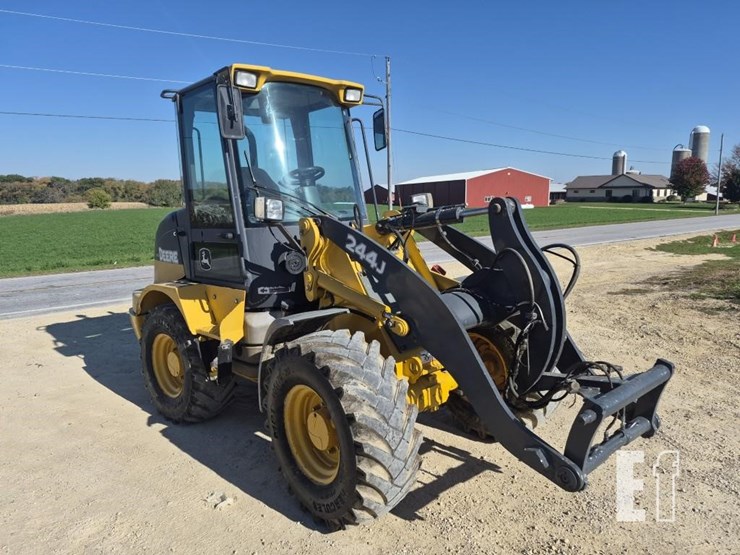2012-deere-244j-image-7