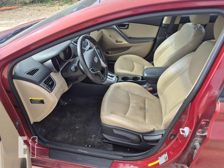 2011-hyundai-elantra-image-13