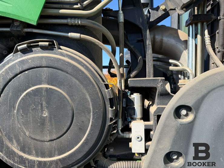 2011-john-deere-8360r-tractor-image-93