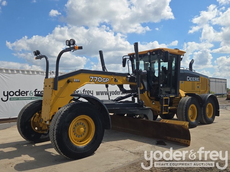 2020-deere-770gp-image-1