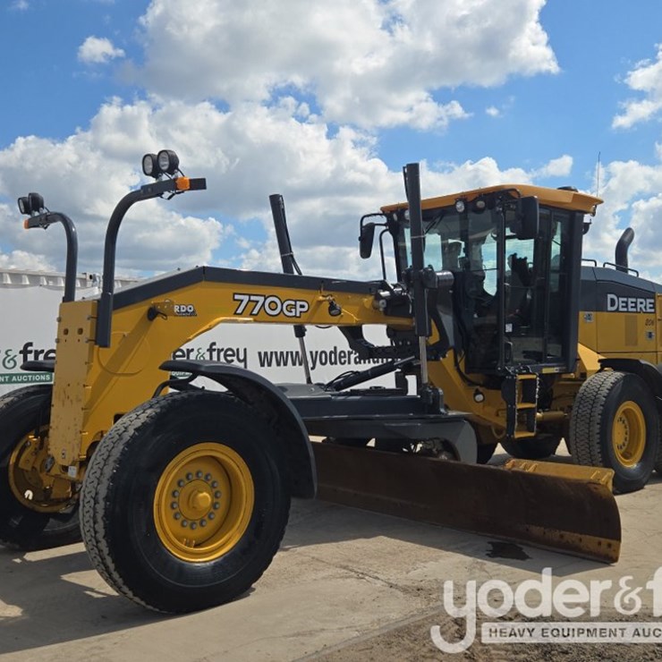 2020 DEERE 770GP