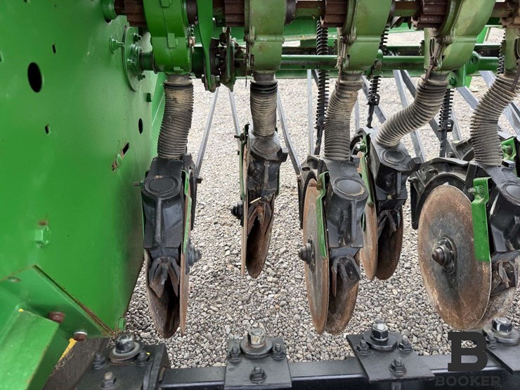 john-deere-8300-grain-drill-image-21