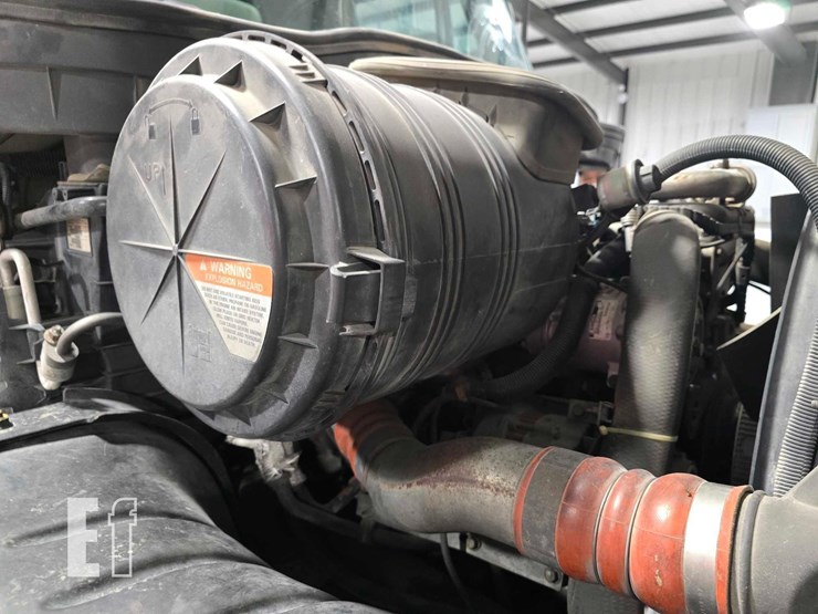 2011-international-durastar-4300-image-23