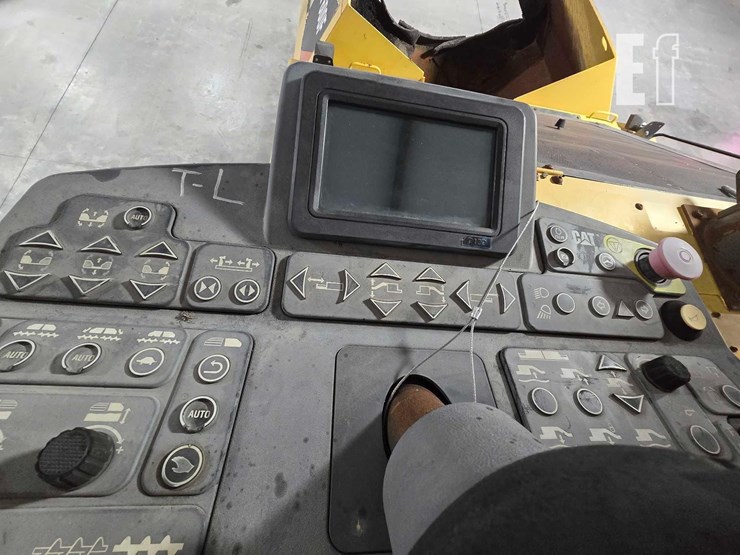 2016-caterpillar-ap-600f-image-13