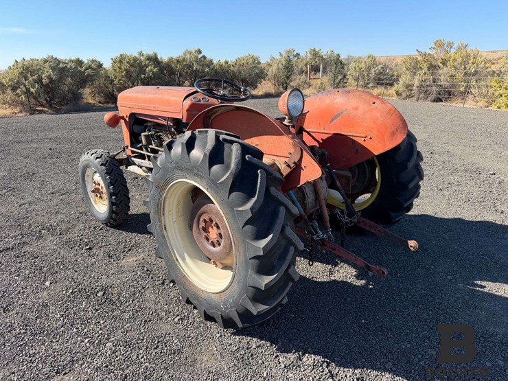 1964-massey-ferguson-35-tractor-image-3