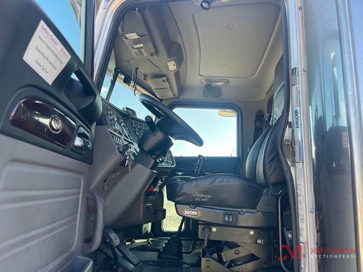 2013-peterbilt-388-image-24