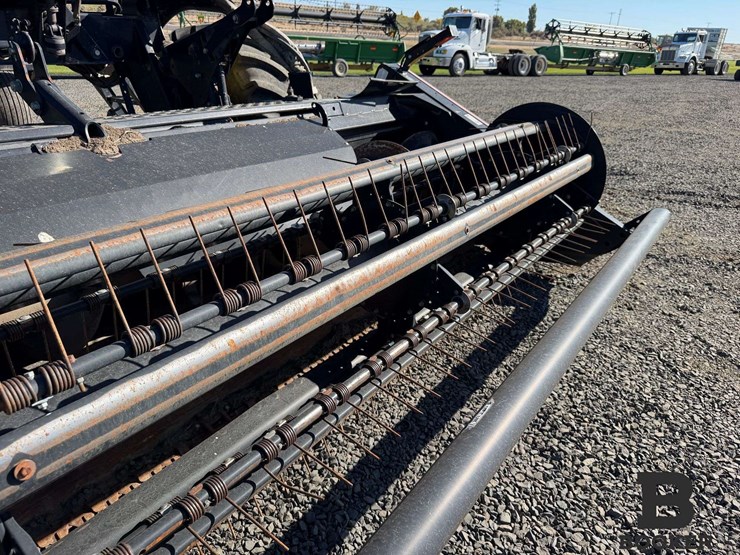 2016-macdon-m155e4-windrower-image-11