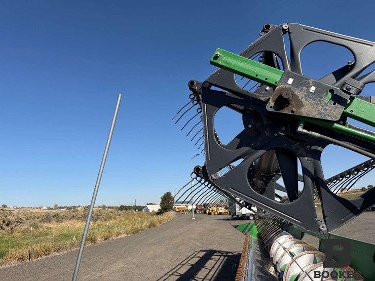 2011-john-deere-630r-platform-header-image-12