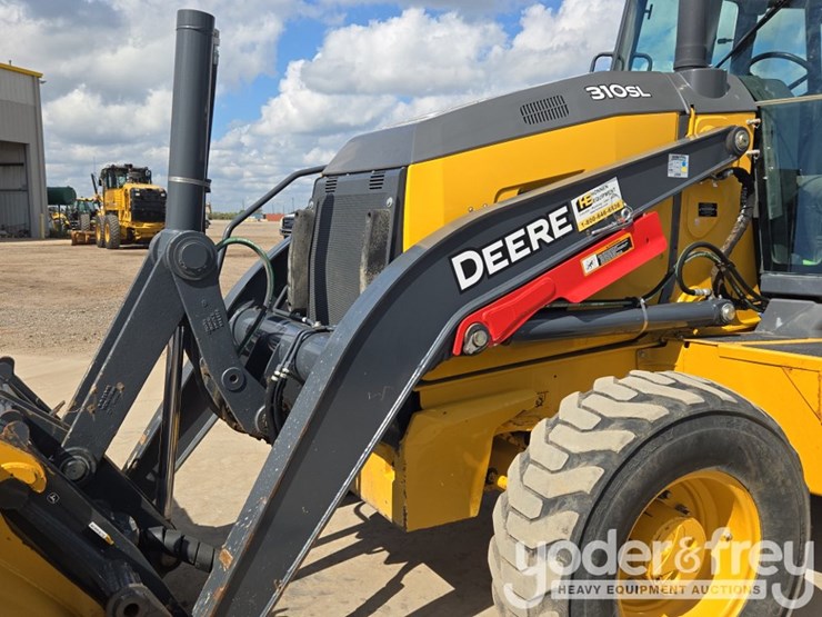2022-deere-310sl-image-22