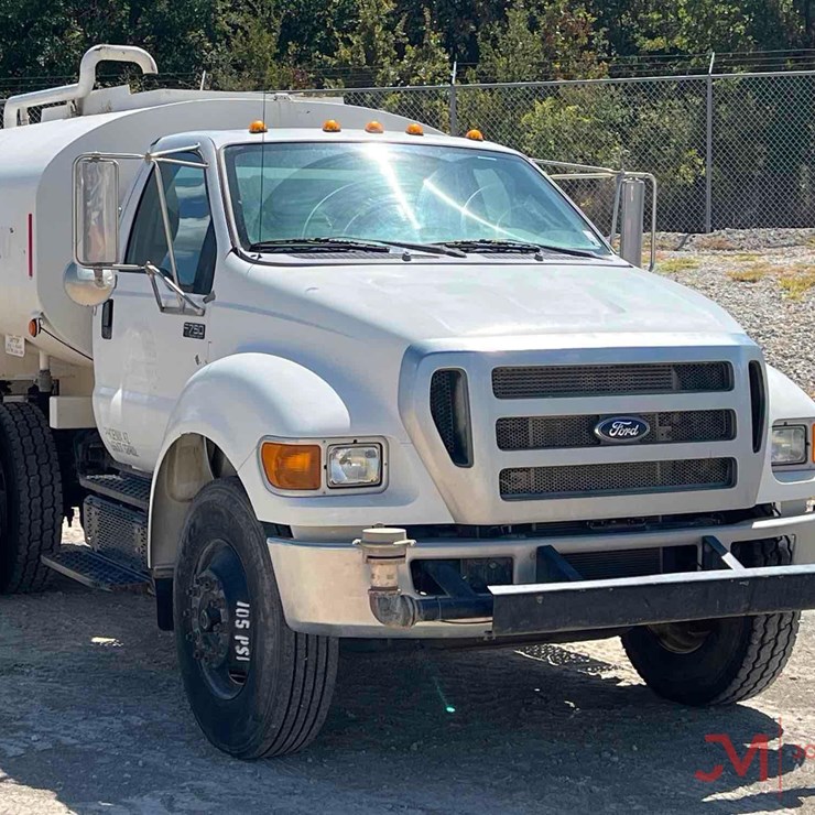 2015 FORD F750