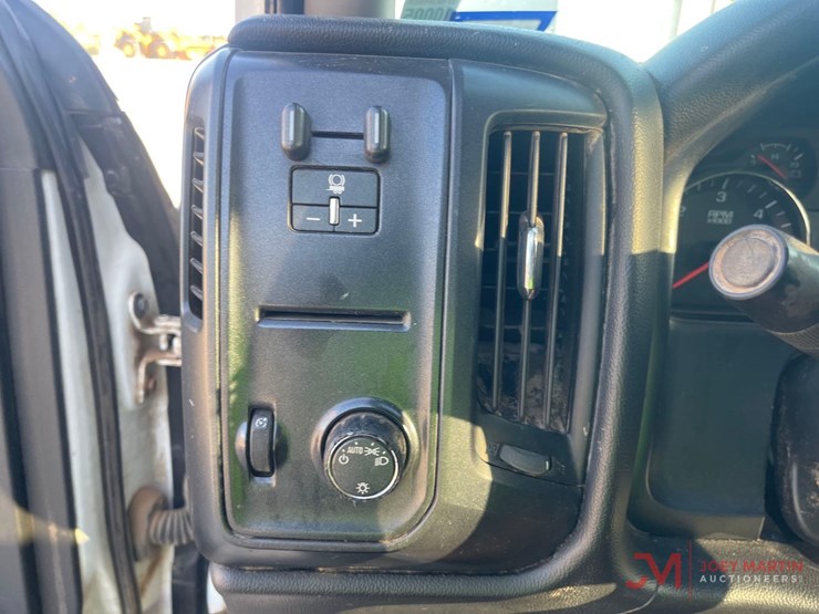 2014-chevrolet-2500-image-27
