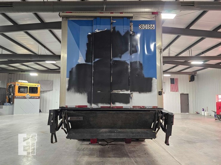 2010-kenworth-t300-image-8
