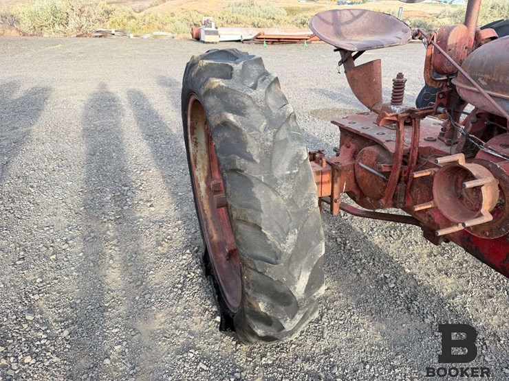 farmall-model-h-tractor---non-running-image-11