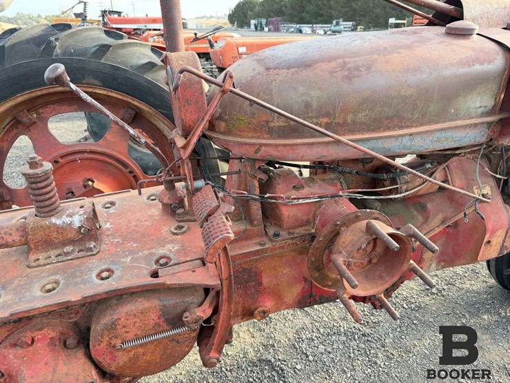 farmall-model-h-tractor---non-running-image-14