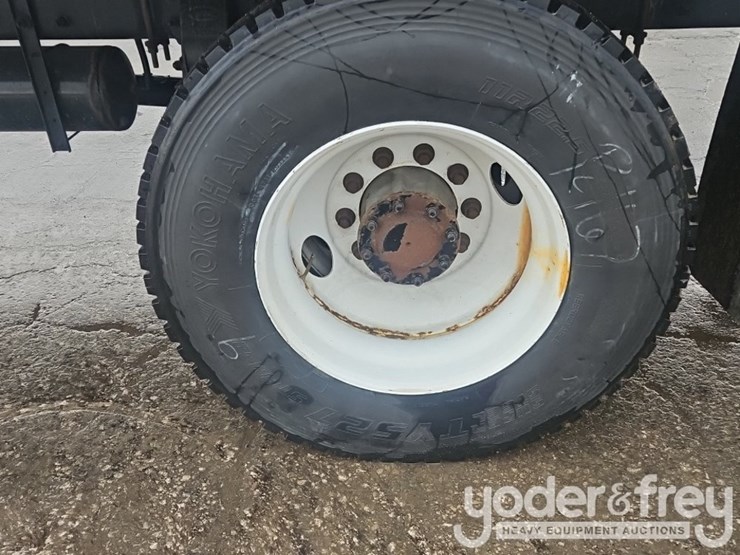2016-peterbilt-337-image-10