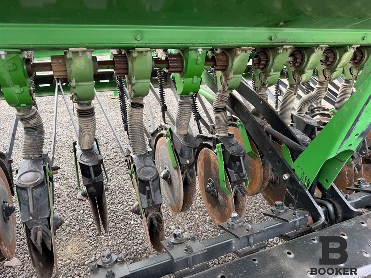 john-deere-8300-grain-drill-image-23