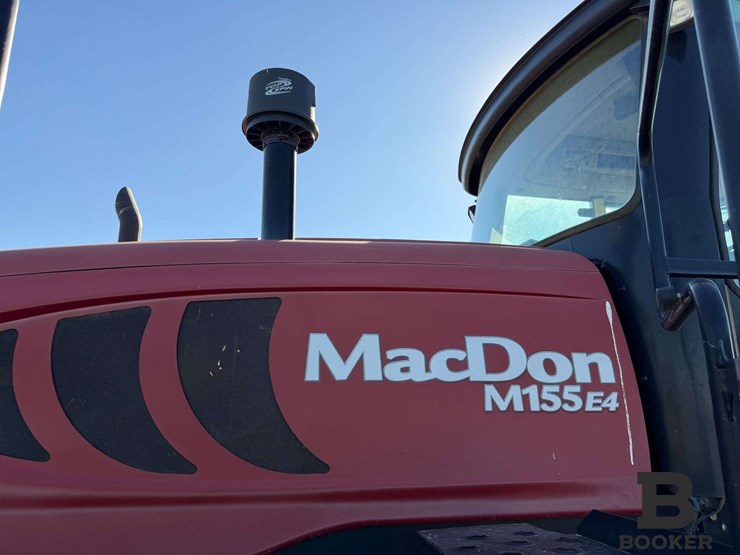 2016-macdon-m155e4-windrower-image-51