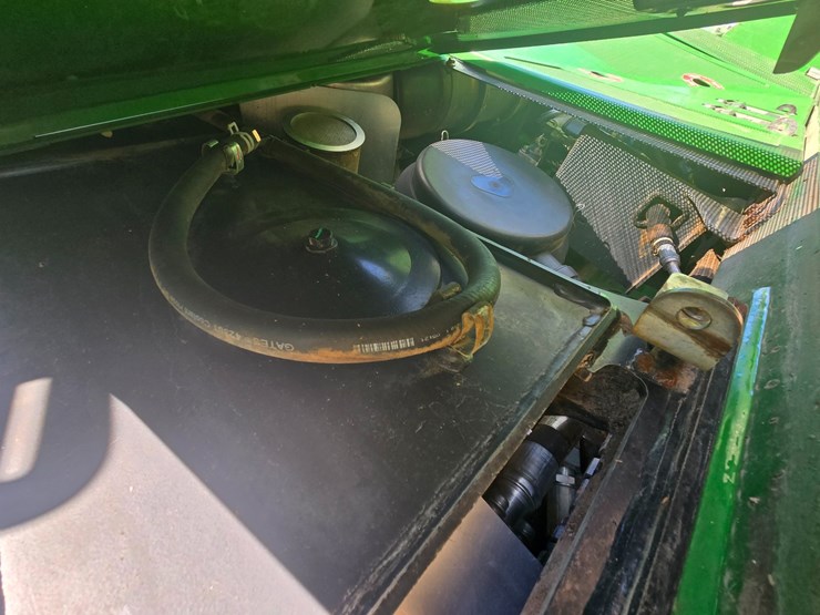 2019-john-deere-6-image-24