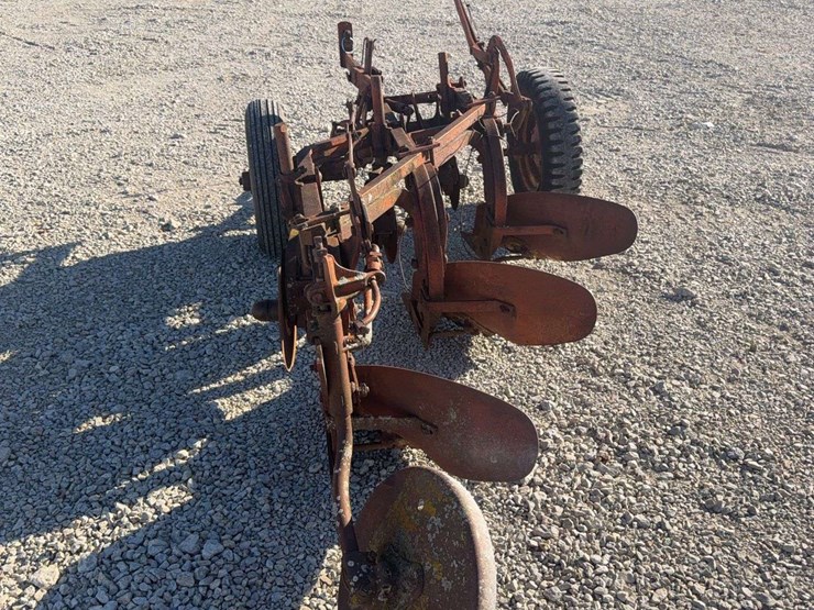 three-bottom-plow-image-4