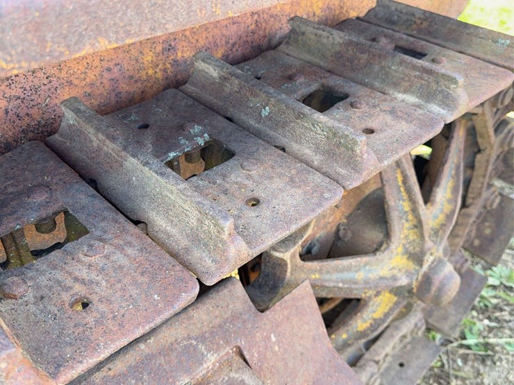 caterpillar-twenty-two-image-37