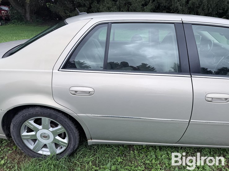 2008-cadillac-dts-sedan-image-16
