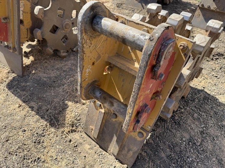 cat-24"-excavator-compaction-wheel-image-7