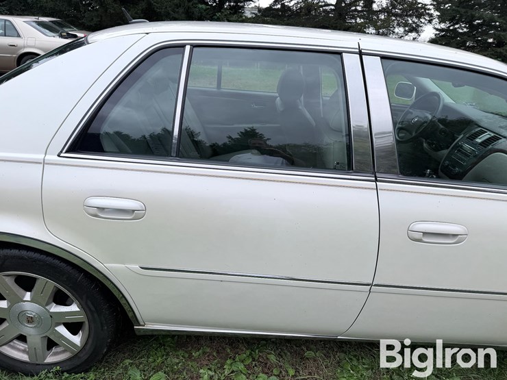 2007-cadillac-dts-sedan-image-13