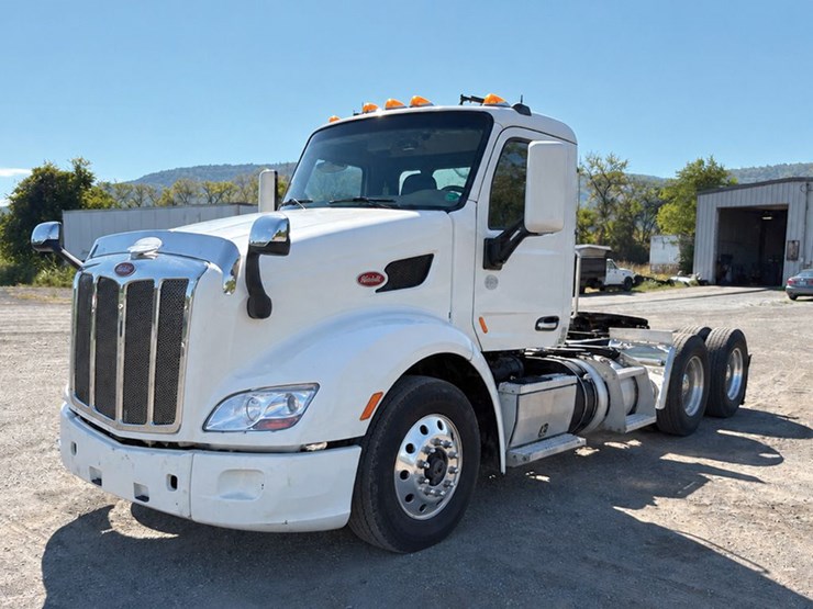 2015-peterbilt-579-image-1