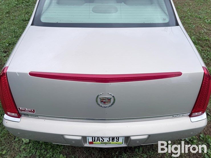 2008-cadillac-dts-sedan-image-13