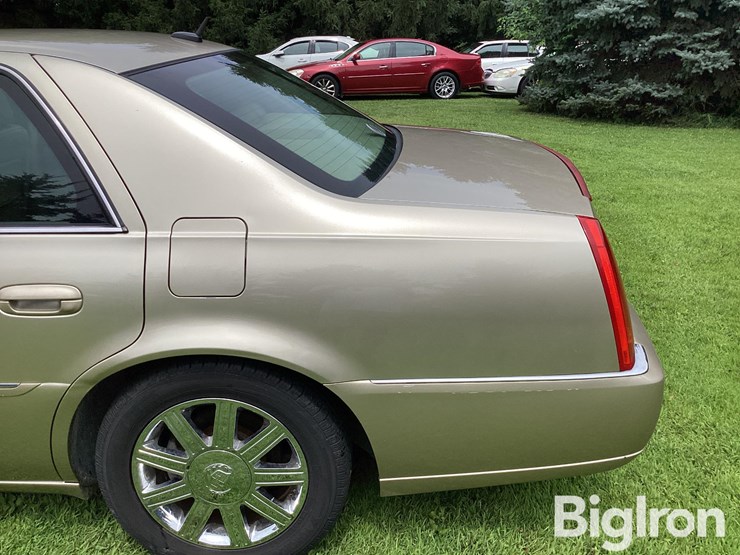 2006-cadillac-dts-4-door-sedan-image-14