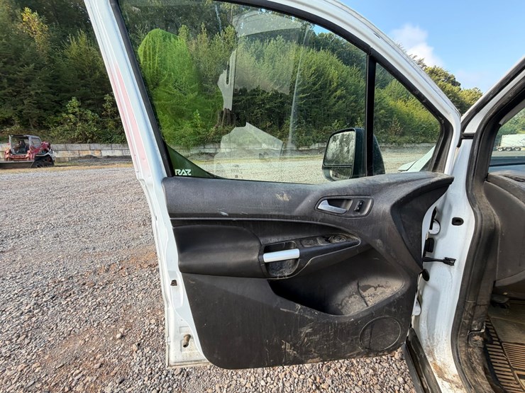 #4553-•-2015-ford-transit-connect-cargo-van-image-46