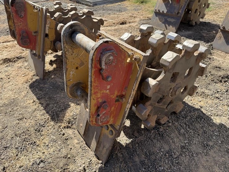 cat-24"-excavator-compaction-wheel-image-5
