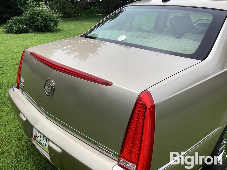 2006-cadillac-dts-4-door-sedan-image-18