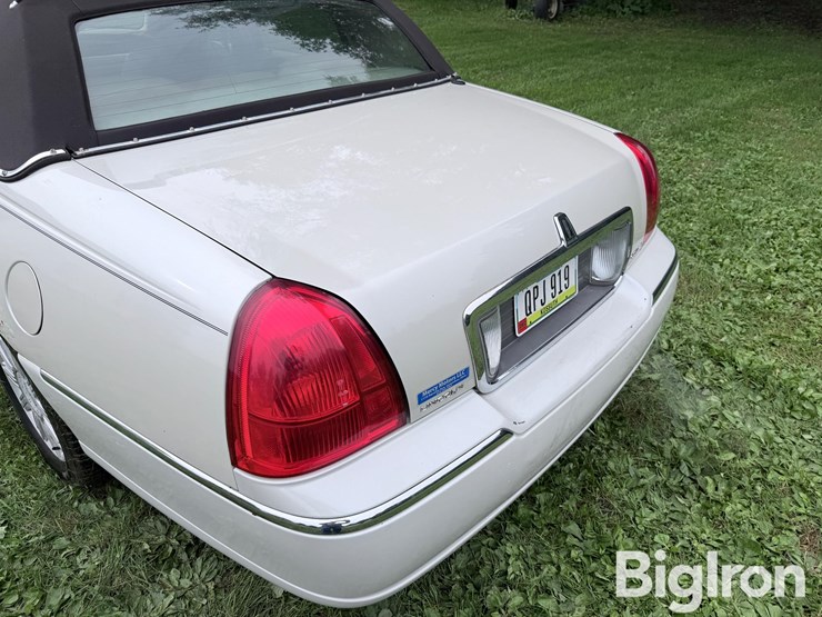 2007-lincoln-town-car-signature-limited-sedan-image-13
