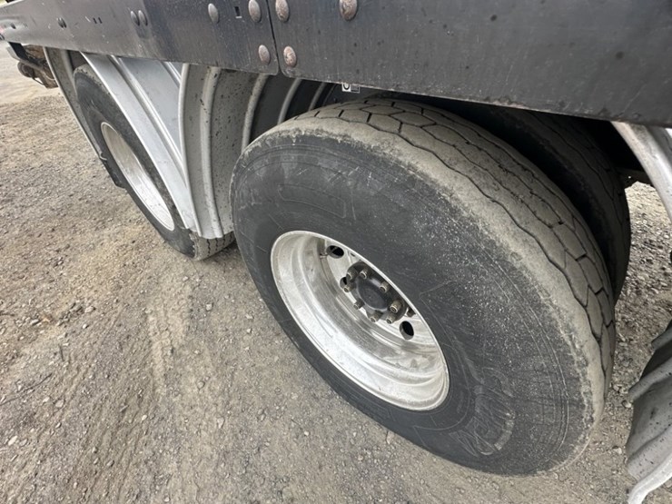 2014-kenworth-t800-image-15